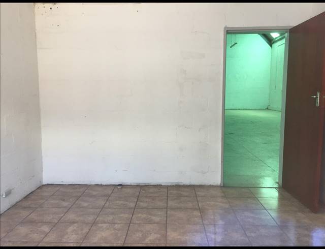 250M² FACTORY TO LET IN PAROW EAST